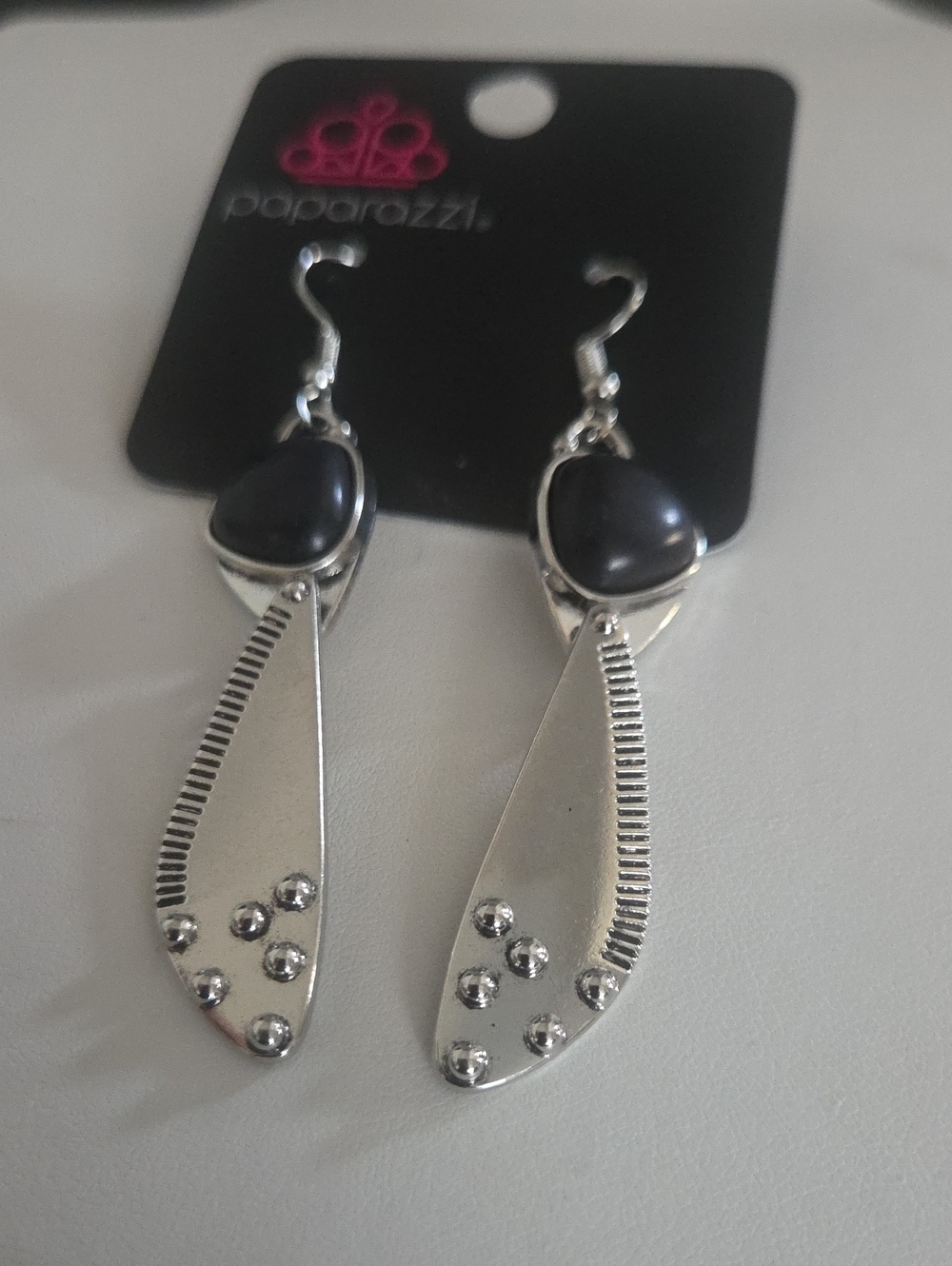Paparazzi Going Green Goddess Black Earrings NWT